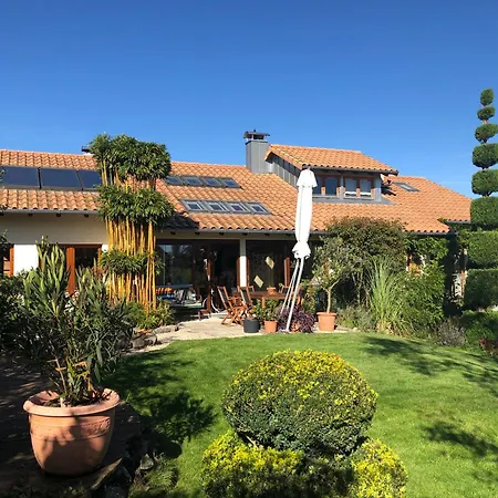 Vakantiehuis Mit Parkaehnlichem Garten Am Feldrand Grunkraut