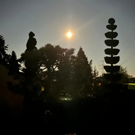 Nyaraló Mit Parkaehnlichem Garten Am Feldrand