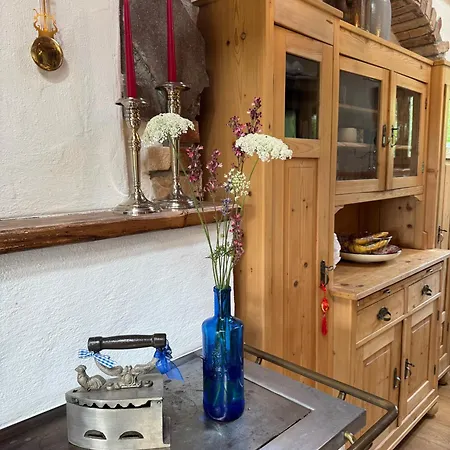 Nyaraló Mit Parkaehnlichem Garten Am Feldrand Grunkraut