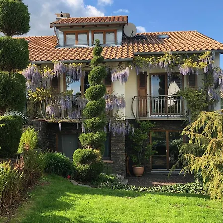 Mit Parkaehnlichem Garten Am Feldrand Vakantiehuis