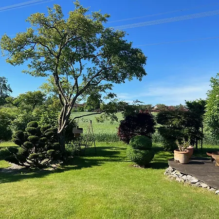 Mit Parkaehnlichem Garten Am Feldrand Grunkraut