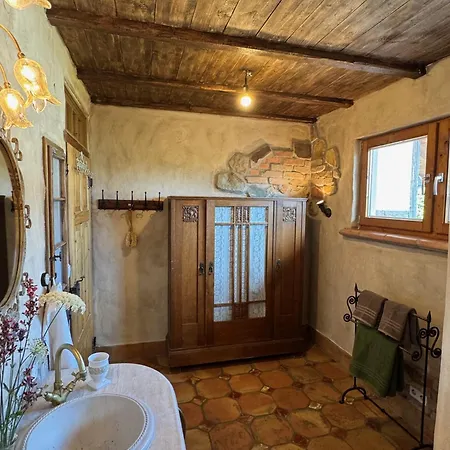 Nyaraló Mit Parkaehnlichem Garten Am Feldrand
