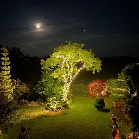 Nyaraló Mit Parkaehnlichem Garten Am Feldrand